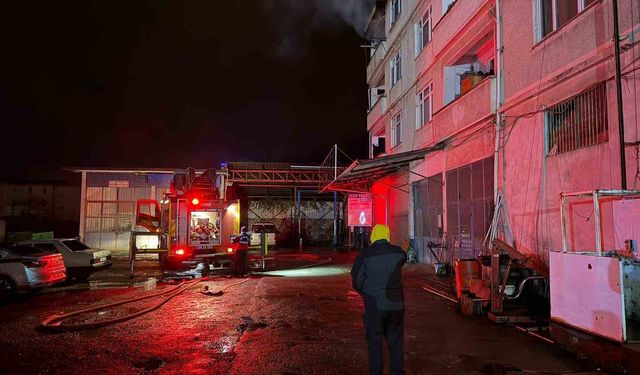 Artvin Hopa'da Apartman Dairesinde Yangın Paniği