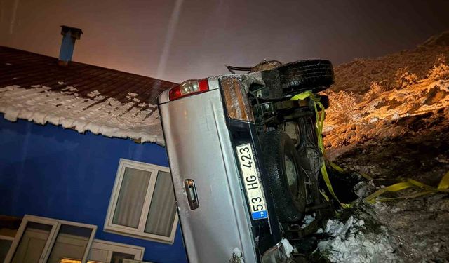 Ardanuç’ta Trafik Kazası: 1 Ölü, 1 Yaralı