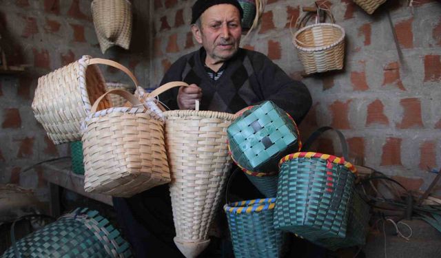 Sepet örerek geçen bir ömür: 88 yaşındaki Haki dede, 10 yaşından bu yana sepet örüyor