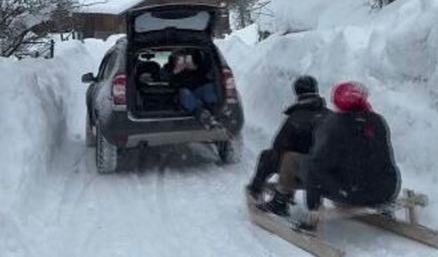 Şavşat'ta Geleneksel Tahta Kızaklarla Kış Eğlencesi