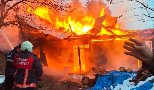 Şavşat Dereiçi Köyü’nde Yangın