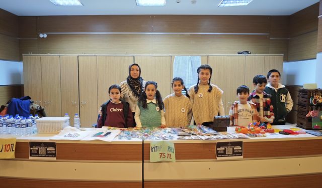 Kendileri Küçük, Kalpleri Kocaman