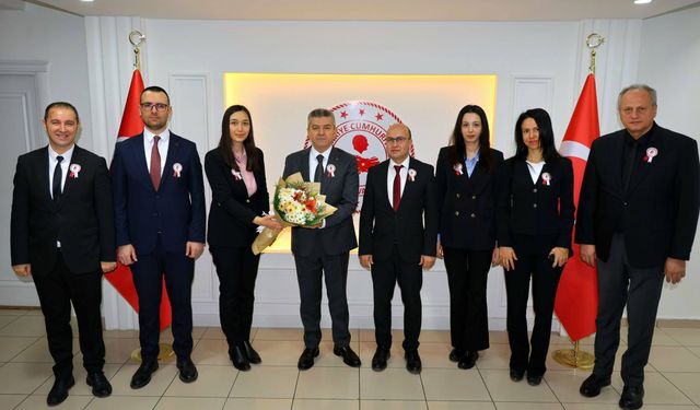 Artvin Defterdarlığı Çalışanları Vali Ergün'ü Ziyaret Etti