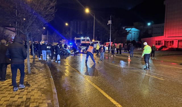 Gümüşhane'de iki otomobilin çarpışması sonucu 1 kişi öldü, 3 kişi yaralandı
