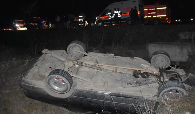 Sinop'ta su kanalına devrilen otomobildeki 2 kişi yaralandı