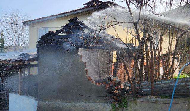 Sinop'un Gerze ilçesinde odunlukta çıkan yangın söndürüldü