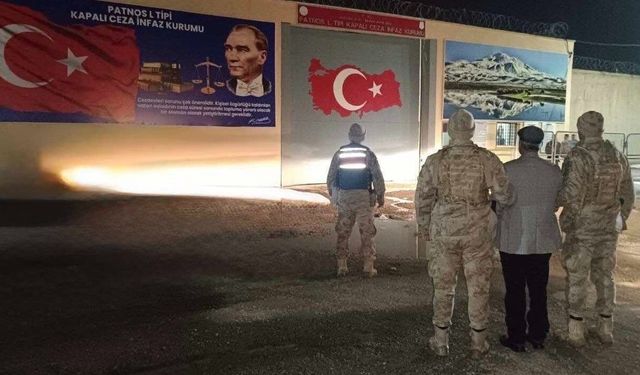 Aranan şahıslar Jandarmadan kaçamadı