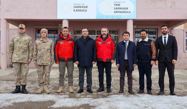'Minik Eller Üşümesin' diye yola çıktılar