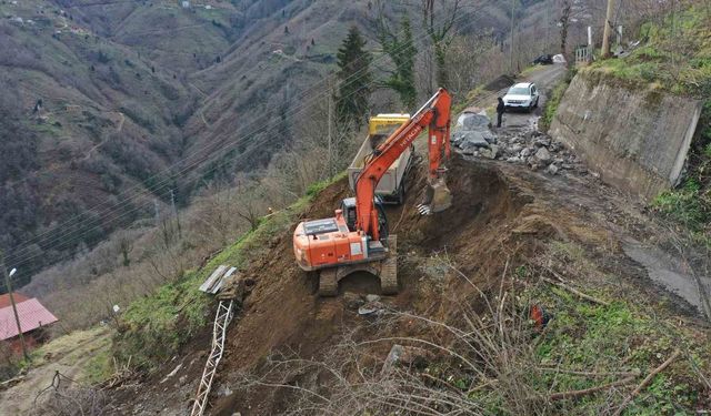 Ordu'da eriyen kar suları heyelanlara neden oldu