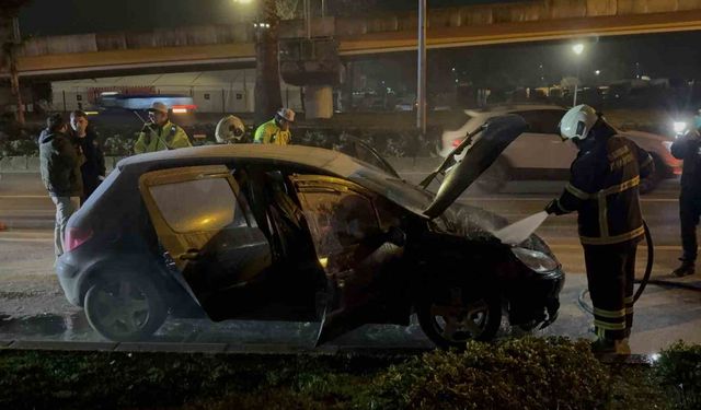 Seyir halindeki otomobil alev aldı, facia kıl payı atlatıldı