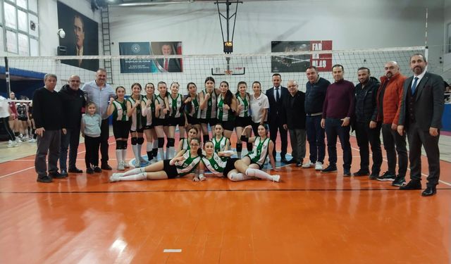 Artvin’de Yıldız Kızlar Voleybol Heyecanı Başladı