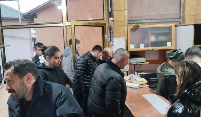 Artvin’de Ramazan Pidesi Kuyruğu