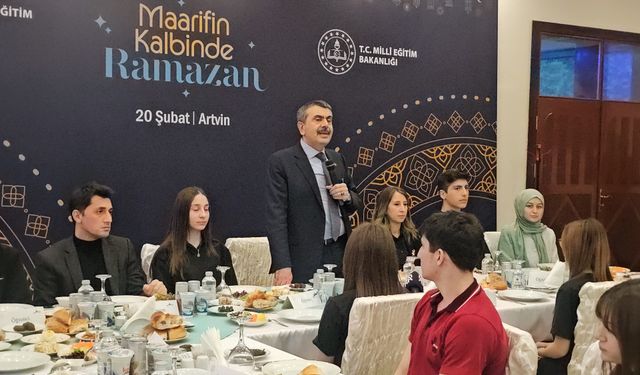 Öğrencilerle İftarda Buluştu