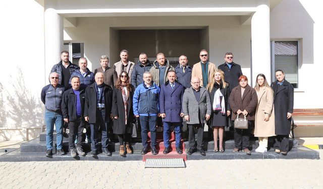 Artvinspor Yönetiminden Altyapı ve Gelecek Vizyonu Toplantısı