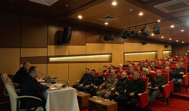 Hopa’da Muhtarlar Toplantısı Gerçekleşti