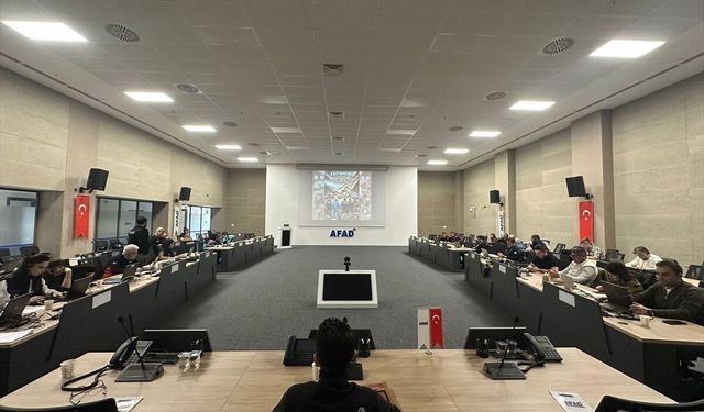 Kastamonu'da yapılan tatbikatta köyde meydana gelen heyelan canlandırıldı