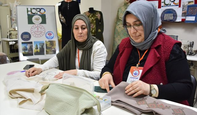 Trabzon'da eski kumaşlar çöp yerine vitrine çıkıyor