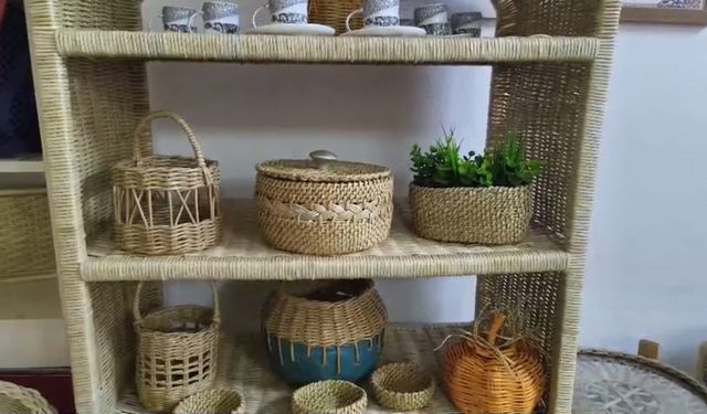 Bafra'da atık kağıtlar sanata dönüşüyor