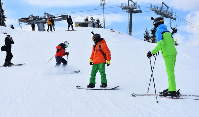 Artvin Atabarı Kayak Merkezi Ziyaretçilerini Ağırlamaya Devam Ediyor