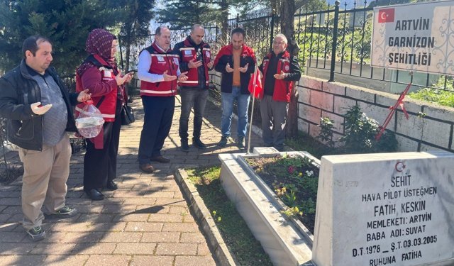 Şehit Kabirleri Bayrama Hazırlanıyor