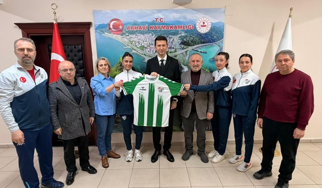 Artvinspor Kadın Takımı Çimşir’i Ziyaret Etti