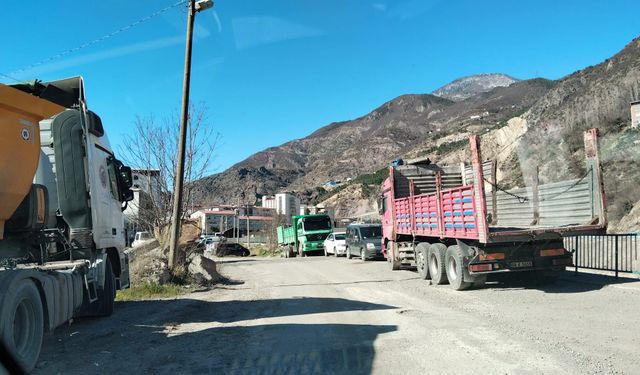 “Yol Değil Köstebek Yuvası”