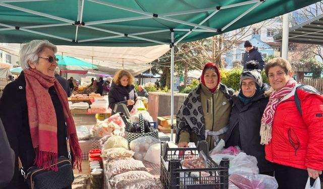 CHP’li Kadınlardan Esnafa Ziyaret
