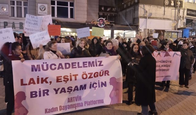 Kadınlar Şiddete ve Eşitsizliğe Karşı Yürüdü