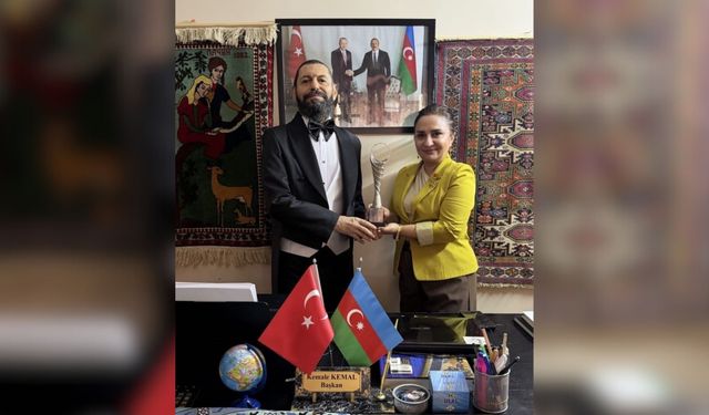 Dünyaca Ünlü Yazar Akif Manaf’a Anlamlı Ödül: “Barış Sanatı Ödülü”