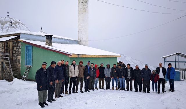 2 Bin 50 Rakımda Kar Altında Bayram Coşkusu