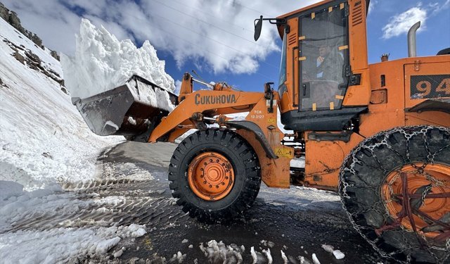 Ardahan'da baharda da karla mücadele çalışması yapılıyor
