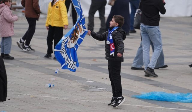 Erzurumspor FK taraftarları, Süper Lig'e yükselmenin coşkusunu yaşıyor