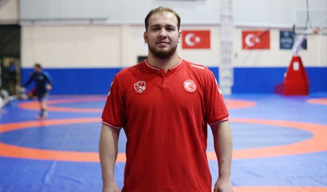 Milli güreşçi Hakan Büyükçıngıl'ın hedefi büyüklerde Avrupa şampiyonluğu: