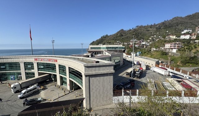 Sarp Sınır Kapısı'ndan 2026'nın İlk Çeyreğinde 1 Milyona Yakın Yolcu Geçti