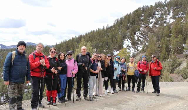 Doğa tutkunlarının bahar yürüyüşü