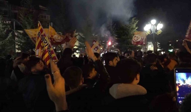 Erzurum'da Galatasaray taraftarının derbi galibiyeti coşkusu