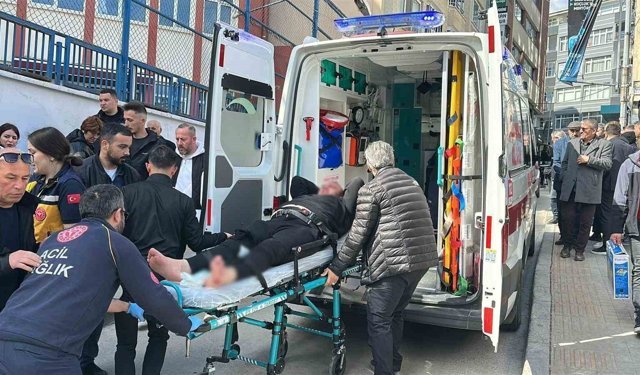 Okul önünde silahlı saldırı: 2 yaralı