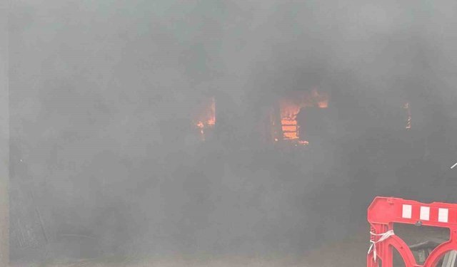 Rize'de inşaat alanında yangın