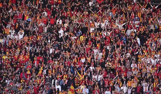 Galatasaray-Fenerbahçe derbisinin öncelikli bilet satışları başladı