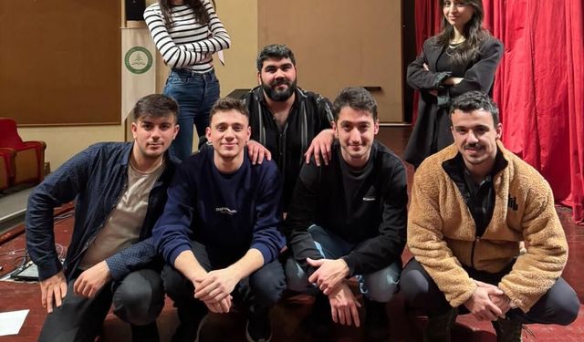 “Gel, Gör, Gül, Geri Git”