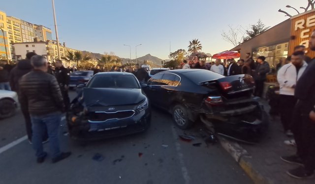 Sahil Yolunda Zincirleme Kaza