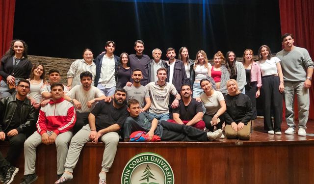 AÇÜ'de Tiyatro Gecesi