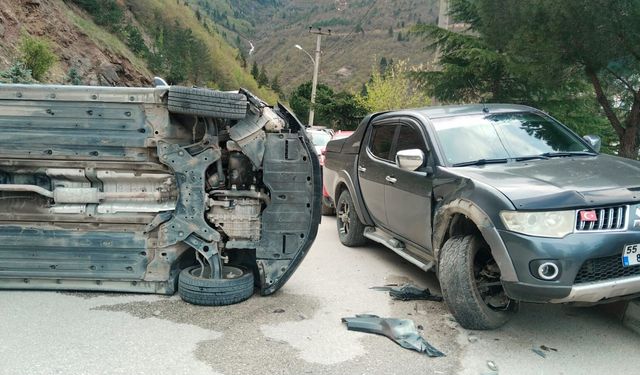 Kontrolden Çıkan Araç Takla Attı