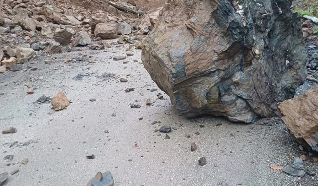 Atatepe Yolunda Heyelan