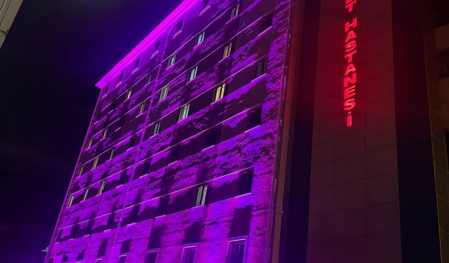 Mor Işıkla Farkındalık Oluşturuldu