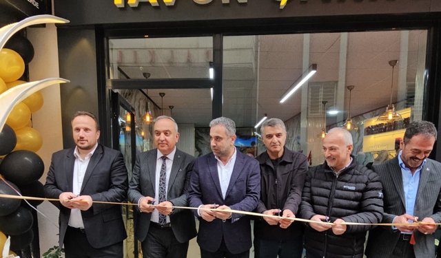 BerKanat Tavuk Şarküteri Hizmete Açıldı