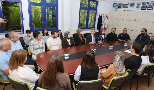 Artvin Valisi Ergün Okul Ziyaretlerinde Bulundu