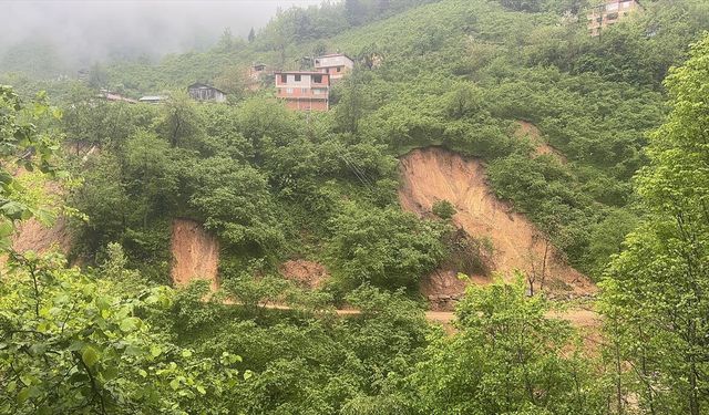 Giresun'da heyelan nedeniyle 11 ev tedbir amacıyla boşaltıldı