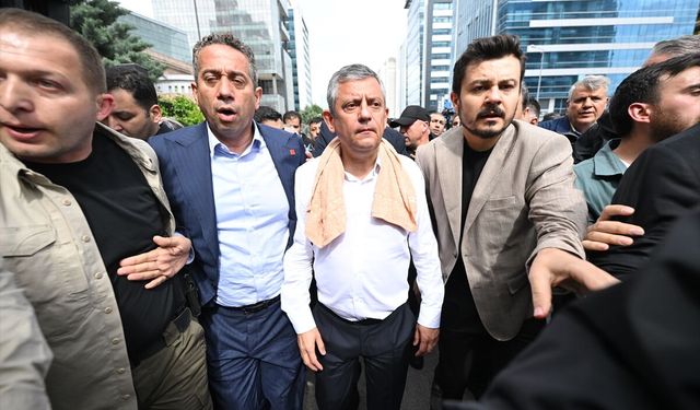 Özgür Özel, CHP Genel Merkezi'nden ayrıldı: