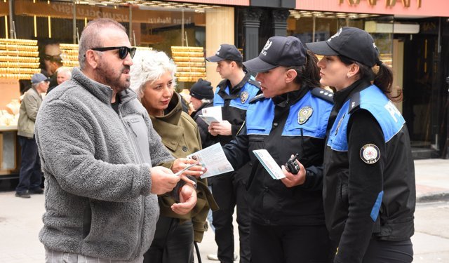 Samsun polisi dolandırıcılık olaylarına karşı vatandaşları bilgilendirdi